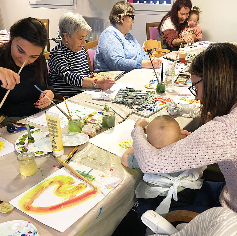 Atelier transgénérationnel au sein de la Croix Rouge à Nantes animé par les artistes de Bonart